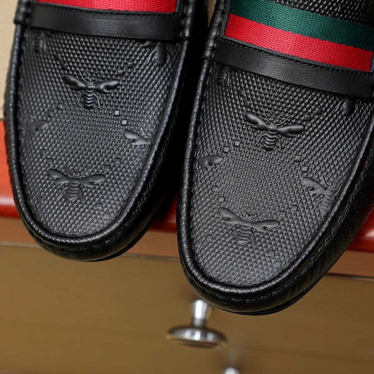 Men's shoes💰380💰🕷🕷️【 GUCCI 】Gucci's best-selling trendy men's casual slip-on shoes 🇨🇳Official website original 1:1 mold 💯Original quality, fine workmanship ☘Fashionable and versatile, perfect shape, comfortable on the feet 🍓Trendy men's recommended model, imported cowhide on the top layer 🎋High-quality pigskin lining, rubber wear-resistant and non-slip outsole, high-end atmosphere, worth owning 🍉Optional 38-44